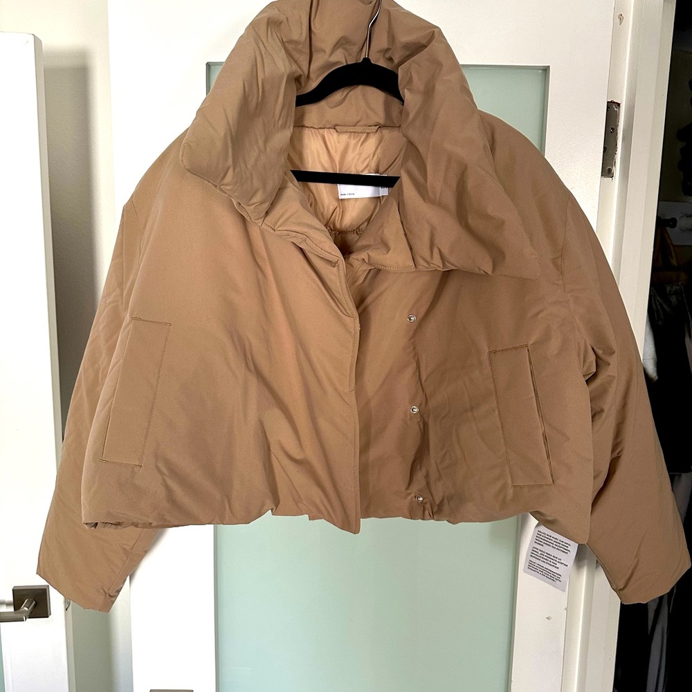 Cropped Puffer Jacket NWT - Picture 2 of 3